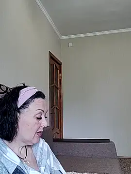 Snapshot of HelgaDennis chatting on May 9, 2026, 10:31 am HelgaDennis online show from May 9, 2026, 10:31 am
