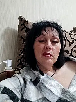 Snapshot of HelgaDennis chatting on May 17, 2026, 6:37 pm HelgaDennis online show from May 17, 2026, 6:37 pm