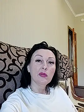 Snapshot of HelgaDennis chatting on May 19, 2026, 6:20 am HelgaDennis online show from May 19, 2026, 6:20 am