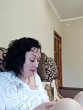Snapshot of HelgaDennis chatting on May 20, 2026, 4:29 am HelgaDennis online show from May 20, 2026, 4:29 am