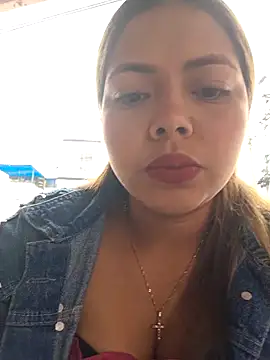 Snapshot of Yelii_ chatting on April 24, 2026, 5:37 pm Yelii online show from April 24, 2026, 5:37 pm