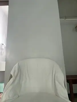 bendlikebanana   online show from June 20, 2026, 1:47 pm