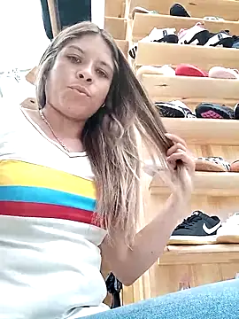 Snapshot of alanna6950 chatting on March 26, 2026, 4:45 pm alanna6950 online show from March 26, 2026, 4:45 pm