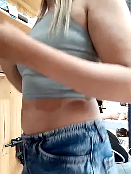 Snapshot of alanna6950 chatting on April 10, 2026, 5:28 pm alanna6950 online show from April 10, 2026, 5:28 pm