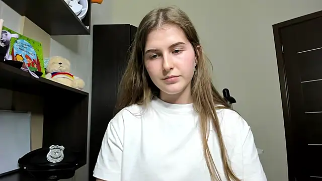 Snapshot of OhMyAlice chatting on April 28, 2026, 6:46 pm OhMyAlice online show from April 28, 2026, 6:46 pm