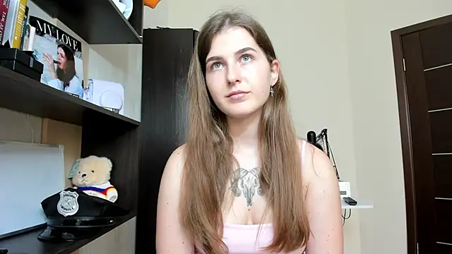 Snapshot of OhMyAlice chatting on May 18, 2026, 12:11 pm OhMyAlice online show from May 18, 2026, 12:11 pm