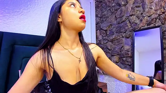LindaCatalina  online show from May 25, 2026, 12:44 pm