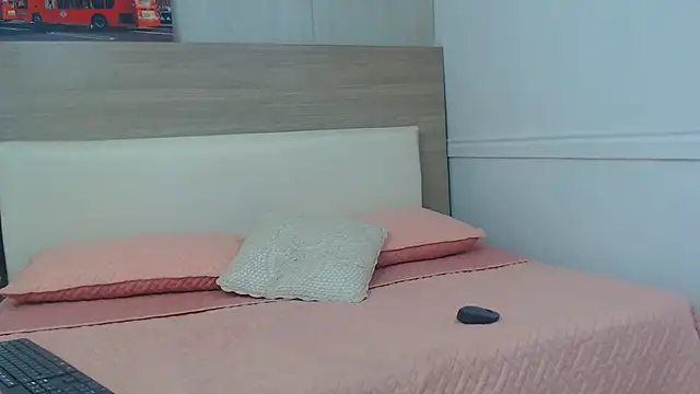 Snapshot of ariana_rivera1 chatting on April 7, 2026, 1:11 pm ariana rivera1 online show from April 7, 2026, 1:11 pm