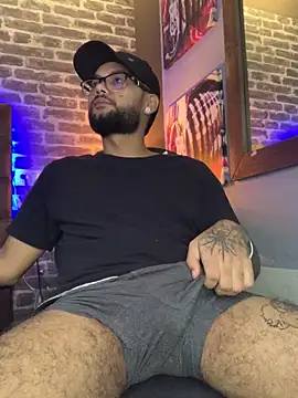 KyleJoss30 online show from April 14, 2026, 9:43 pm