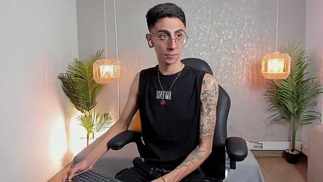 Snapshot of Gio_carangi chatting on April 2, 2026, 3:26 am Gio carangi online show from April 2, 2026, 3:26 am