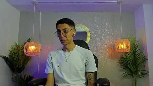 Snapshot of Gio_carangi chatting on April 21, 2026, 2:51 am Gio carangi online show from April 21, 2026, 2:51 am