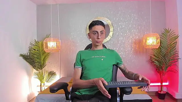 Snapshot of Gio_carangi chatting on May 23, 2026, 2:06 am Gio carangi online show from May 23, 2026, 2:06 am