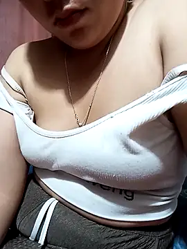 Snapshot of Hena__ chatting on April 7, 2026, 2:06 pm Hena online show from April 7, 2026, 2:06 pm