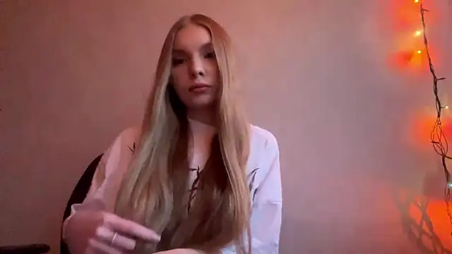 CarolineNine online show from May 4, 2026, 4:14 pm