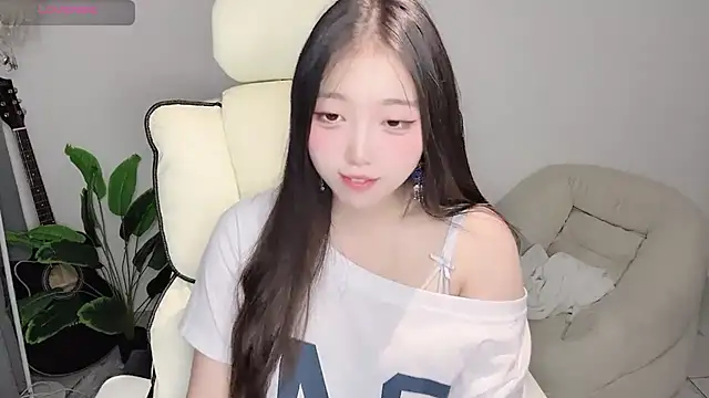 Snapshot of Yukiy8877 chatting on May 11, 2026, 11:49 am Yukiy8877 online show from May 11, 2026, 11:49 am