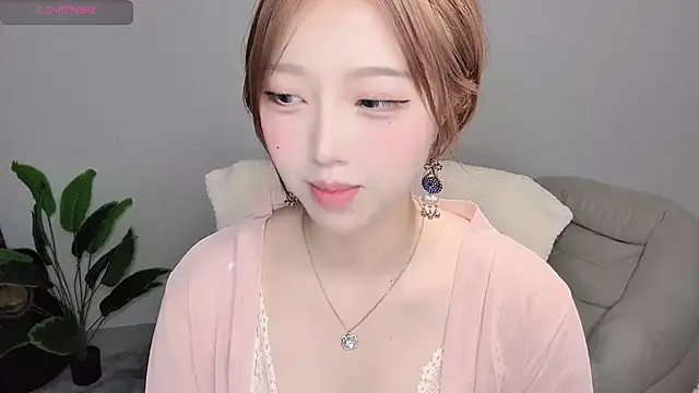 Snapshot of Yukiy8877 chatting on May 21, 2026, 11:06 am Yukiy8877 online show from May 21, 2026, 11:06 am