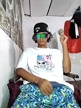 Snapshot of spittermasterpig1 chatting on March 20, 2026, 4:12 pm spittermasterpig1 online show from March 20, 2026, 4:12 pm