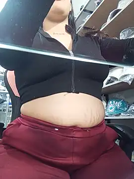 venuslaferte  online show from May 27, 2026, 7:44 pm