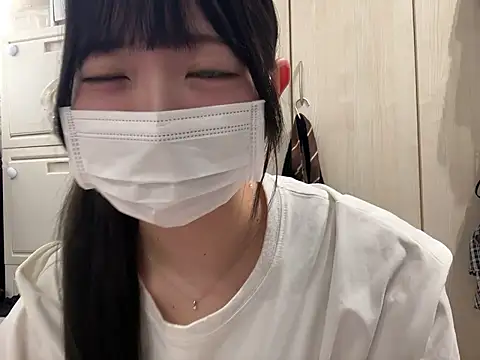 Snapshot of y-u-r-a-33 chatting on June 17, 2026, 7:44 am y-u-r-a-33 online show from June 17, 2026, 7:44 am