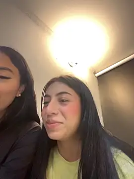 Snapshot of Velunett_19 chatting on March 28, 2026, 12:10 am Velunett 19 online show from March 28, 2026, 12:10 am