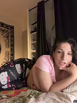 georginamoor online show from April 30, 2026, 8:57 pm
