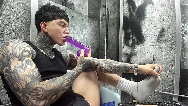Gury tattoo online show from May 27, 2026, 7:11 pm