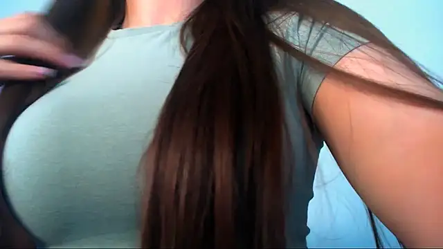 Snapshot of LiaSimss chatting on June 10, 2026, 8:35 am LiaSimss online show from June 10, 2026, 8:35 am