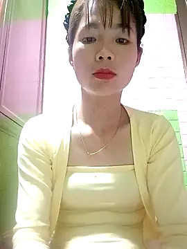 AmyLinee01 online show from April 12, 2026, 9:14 am
