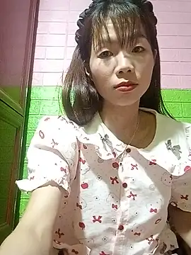 AmyLinee01 online show from May 12, 2026, 5:15 am