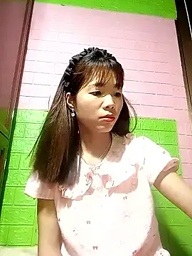 AmyLinee01 online show from May 13, 2026, 10:38 pm