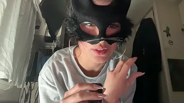 SilentScreamsVan- online show from April 11, 2026, 10:25 pm