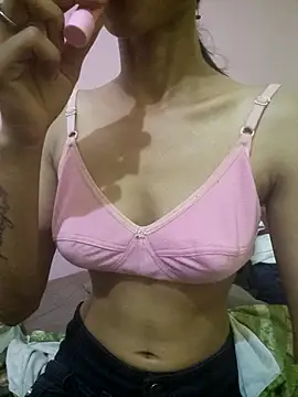 Curvy Amyra online show from May 18, 2026, 6:03 pm