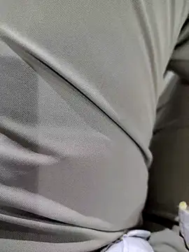 Snapshot of roselover2222 chatting on April 5, 2026, 8:28 pm roselover2222 online show from April 5, 2026, 8:28 pm