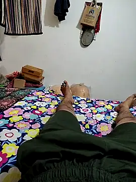 Snapshot of roselover2222 chatting on April 11, 2026, 4:17 am roselover2222 online show from April 11, 2026, 4:17 am