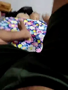 Snapshot of roselover2222 chatting on April 13, 2026, 5:35 am roselover2222 online show from April 13, 2026, 5:35 am