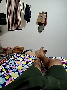 Snapshot of roselover2222 chatting on April 15, 2026, 4:52 am roselover2222 online show from April 15, 2026, 4:52 am