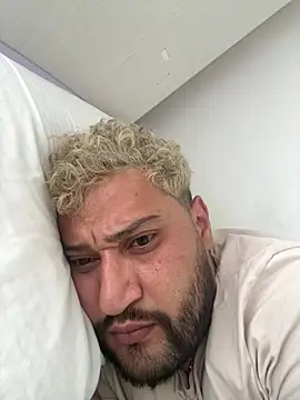 julichuby online show from April 30, 2026, 6:53 am