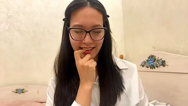 Snapshot of ayanovae chatting on March 23, 2026, 3:38 pm ayanovae online show from March 23, 2026, 3:38 pm