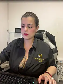 MiaHotboobs online show from May 27, 2026, 7:05 am