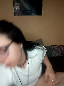 Snapshot of Rue_the_witch6 chatting on May 3, 2026, 6:25 pm Rue the witch6 online show from May 3, 2026, 6:25 pm