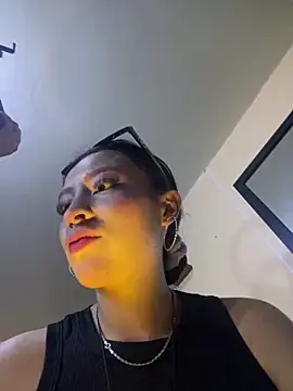 Itze Mua online show from May 22, 2026, 10:48 pm