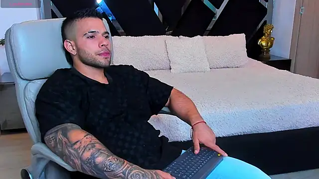 Raytorres online show from July 19, 2026, 5:55 am