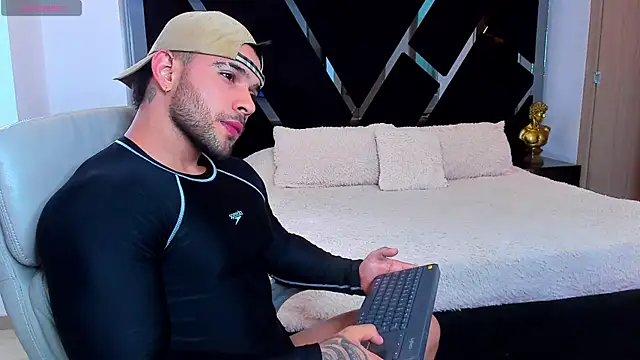 Raytorres online show from July 24, 2026, 9:02 pm
