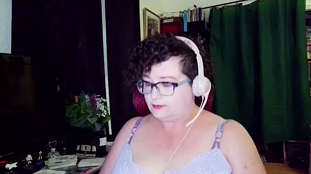 Snapshot of DyvLazuli chatting on March 25, 2026, 2:17 am DyvLazuli online show from March 25, 2026, 2:17 am