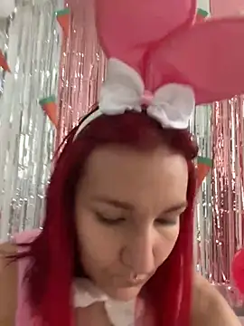 Snapshot of Amelie-RedHoney chatting on April 5, 2026, 3:42 pm Amelie-RedHoney online show from April 5, 2026, 3:42 pm