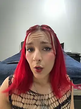 Snapshot of Amelie-RedHoney chatting on May 1, 2026, 8:02 pm Amelie-RedHoney online show from May 1, 2026, 8:02 pm