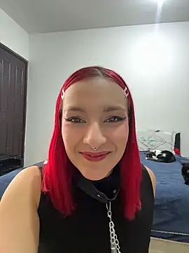 Snapshot of Amelie-RedHoney chatting on May 3, 2026, 3:51 pm Amelie-RedHoney online show from May 3, 2026, 3:51 pm