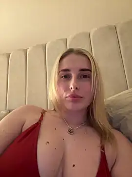 EloiseeUKK online show from April 2, 2026, 7:55 pm