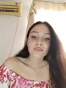 Snapshot of icedrosemarye chatting on May 20, 2026, 2:34 pm icedrosemarye online show from May 20, 2026, 2:34 pm