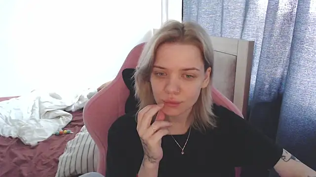 TenderChloe online show from May 30, 2026, 9:39 am